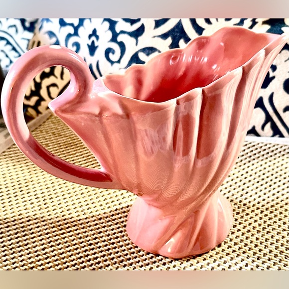 Vintage Pink Bauer USA Pottery Swirl Design Pitcher Flower Vase Signed - Picture 4 of 13